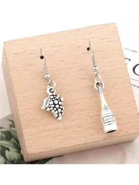 New Super Cute 🍷 Wine Bottle/Grapes Earrings